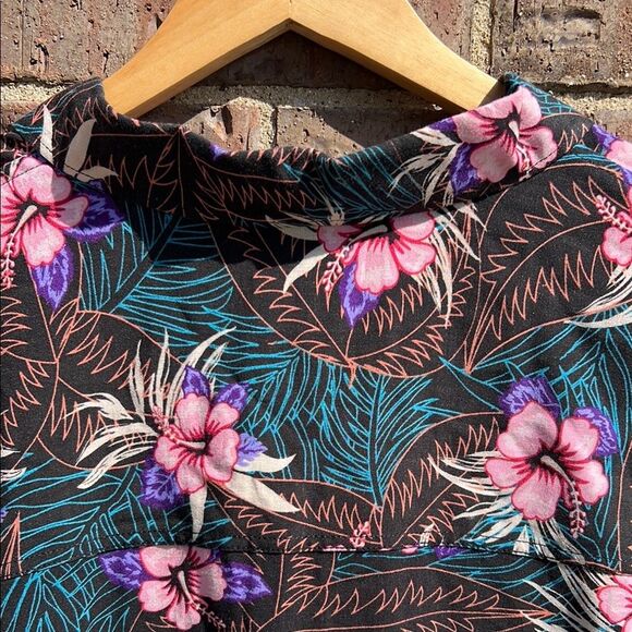 Empyre Men’s Floral Hawaiian Island Summer Button Up Collar Shirt Black and Pink - Picture 13 of 13